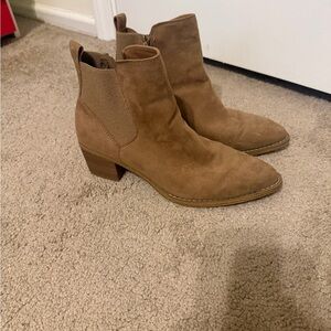 Universal Thread Tan Heeled Boots